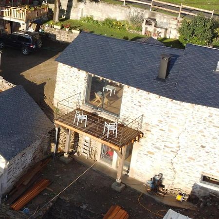 La Petite Bergerie En Pierre Surplombant Le Lac Real Exteriér fotografie
