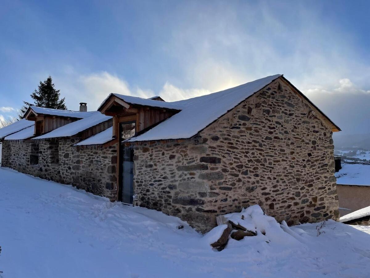La Petite Bergerie En Pierre Surplombant Le Lac Real Exteriér fotografie